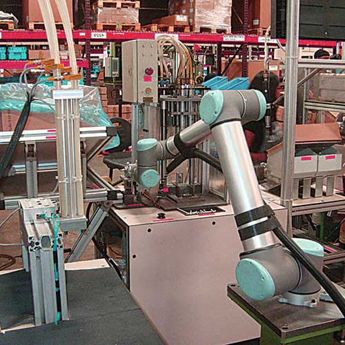 多工位工業(yè)機(jī)器人協(xié)作工作站